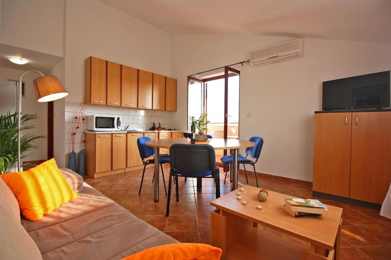 Brijunisol - 3 Apartments Top Position Near The Beautiful Beach Fažana Eksteriør billede