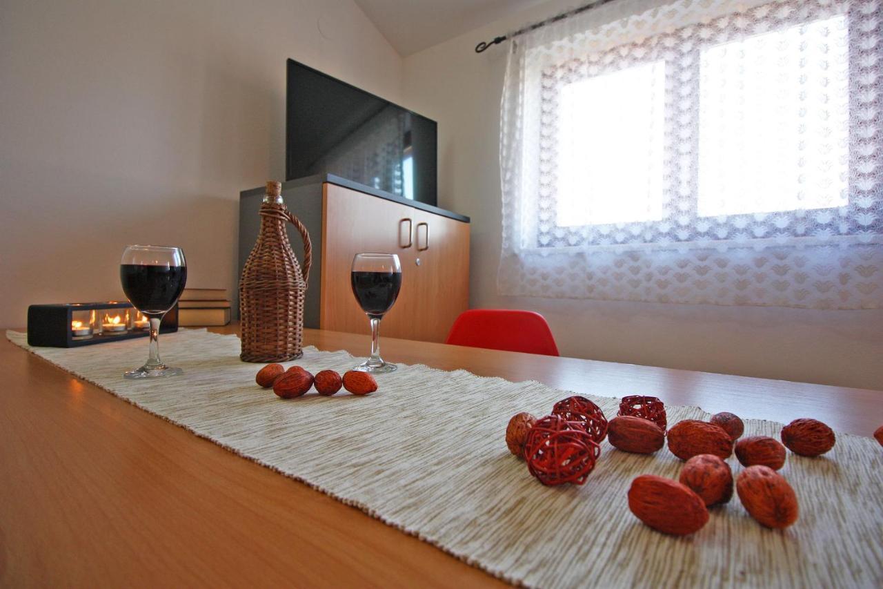 Brijunisol - 3 Apartments Top Position Near The Beautiful Beach Fažana Eksteriør billede