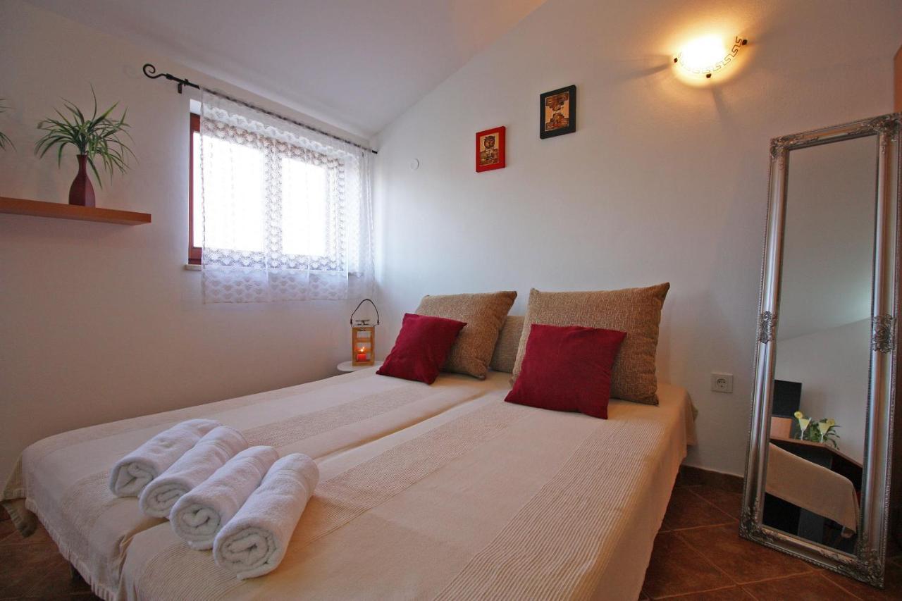 Brijunisol - 3 Apartments Top Position Near The Beautiful Beach Fažana Eksteriør billede