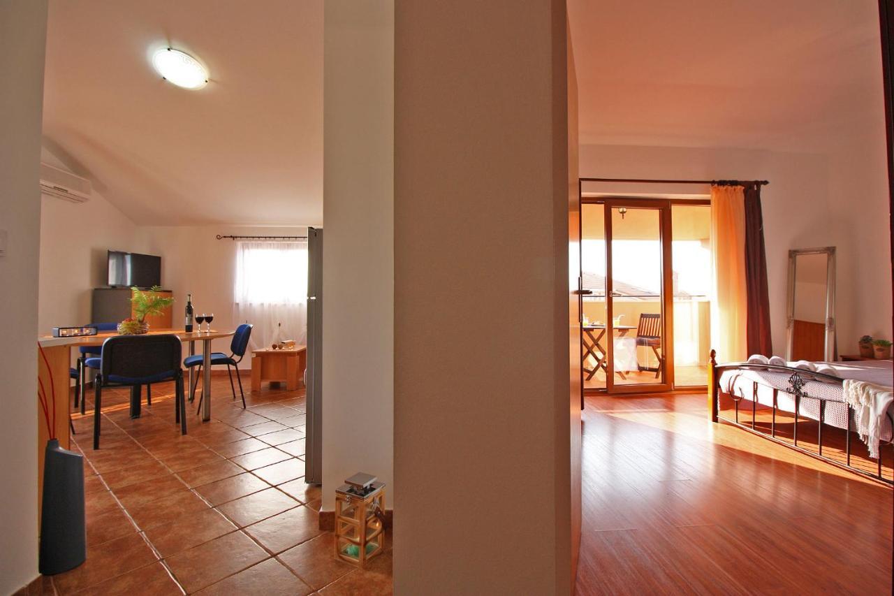 Brijunisol - 3 Apartments Top Position Near The Beautiful Beach Fažana Eksteriør billede