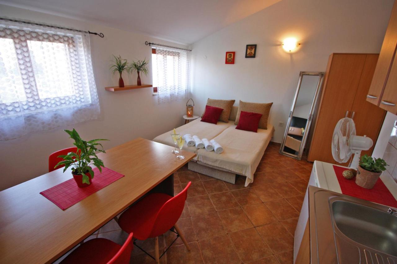 Brijunisol - 3 Apartments Top Position Near The Beautiful Beach Fažana Eksteriør billede